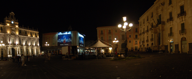 piazza universita notte