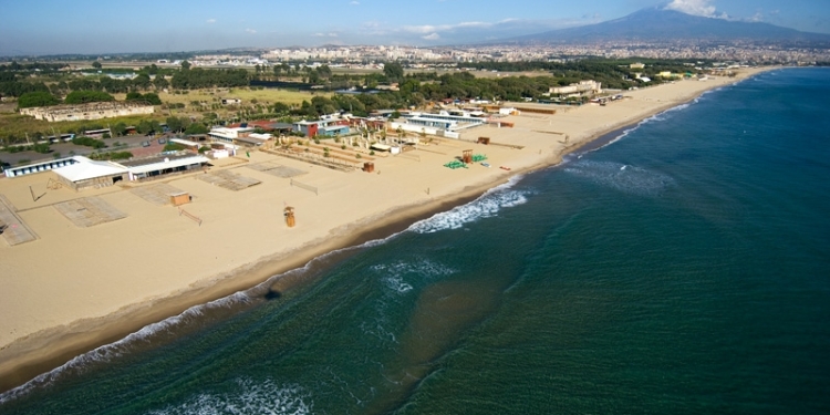 plaia catania spiaggi alibera apertura stagione 2017 solarium