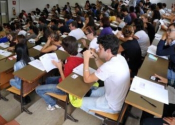 Foto Matteo Corner - LaPressecronacaMilano 4 09 2012 Esame di ammissione alla facoltà di medicina all'università statale di  Milano Nella Foto un momento del Test