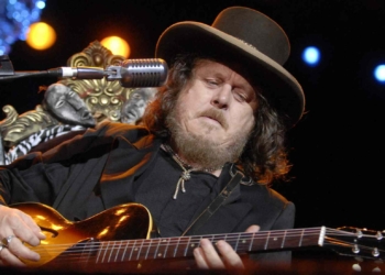 Singer Zucchero from Italy performs during the Moon and Stars music festival in Locarno, Switzerland, Monday, July 9, 2007.  (AP Photo/Keystone/Ti-Press, Samuel Golay)