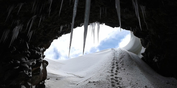 la grotta del gelo copertina