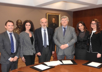 Nella foto in allegato il rettore Francesco Basile e il presidente dell’Ordine degli avvocati di Catania Maurizio Magnano di San Lio insieme con il prof. Roberto Pennisi e le coordinatrici Viviana Sidoti, Lucia Spampinato e Denise Caruso.