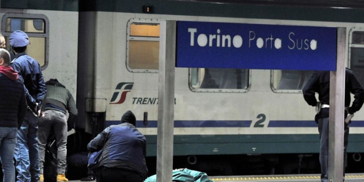 torino porta susa morta 15enne sotto al treno