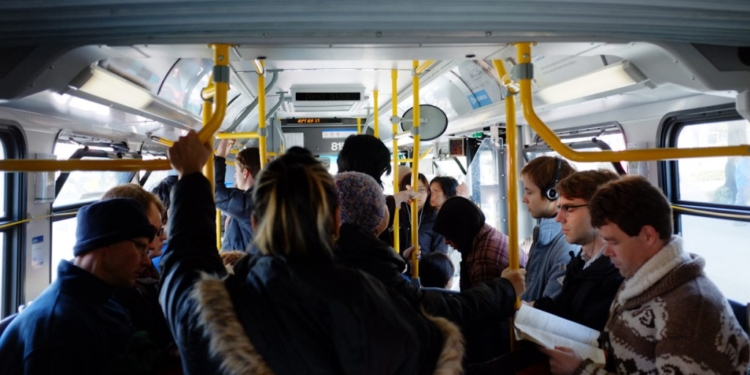 autobus folla pendolari