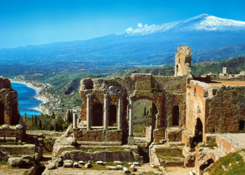 sicilia turismo teatro antico taormina