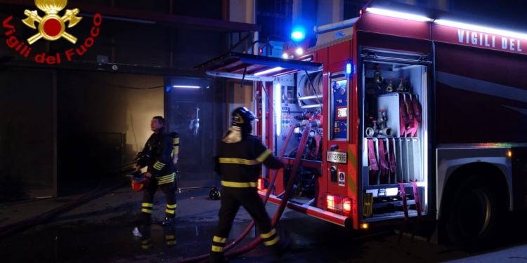 incendio vigili fuoco 1