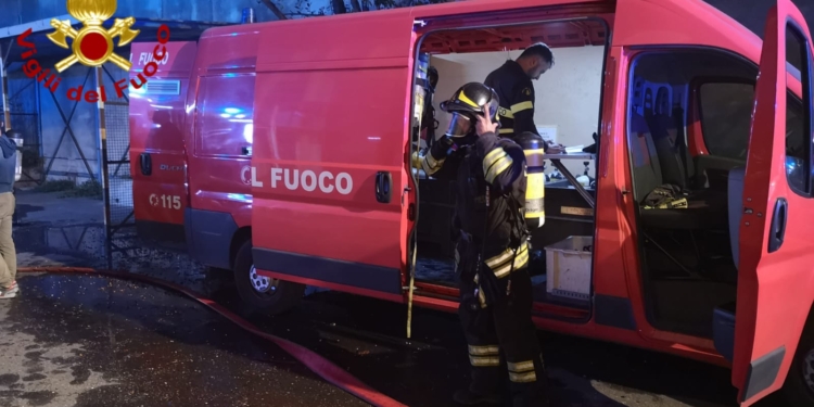 incendio vigili fuoco 5