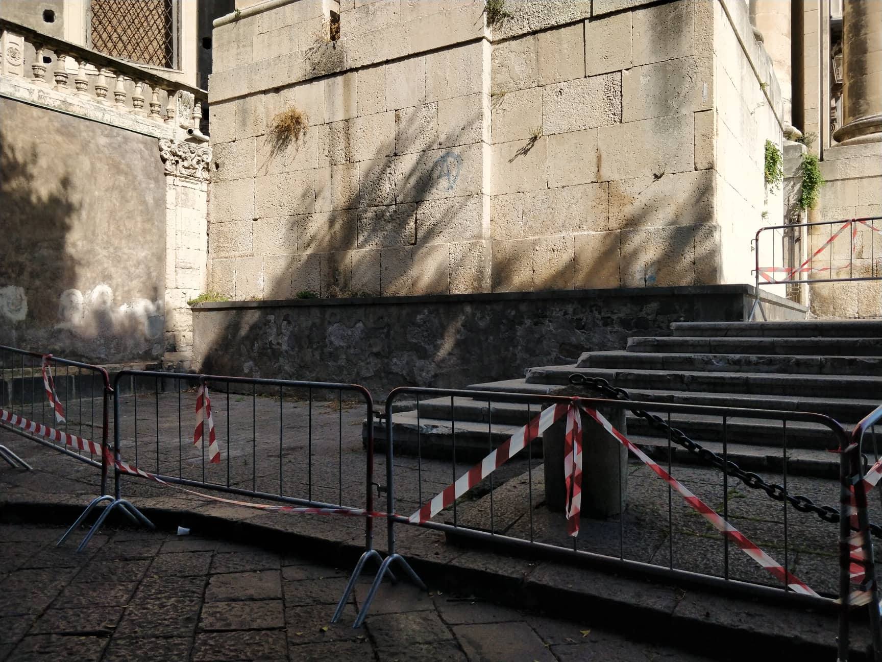 Chiesa di San Nicolò l’Arena transennata: rischio caduta cornicione