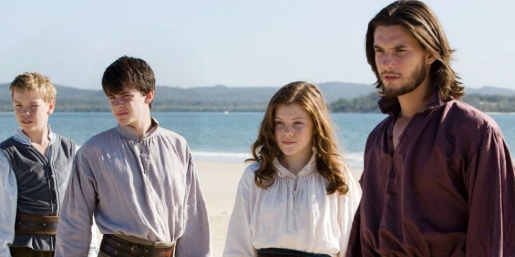 the chronicles of narnia the voyage of the dawn treader film review 1000x400