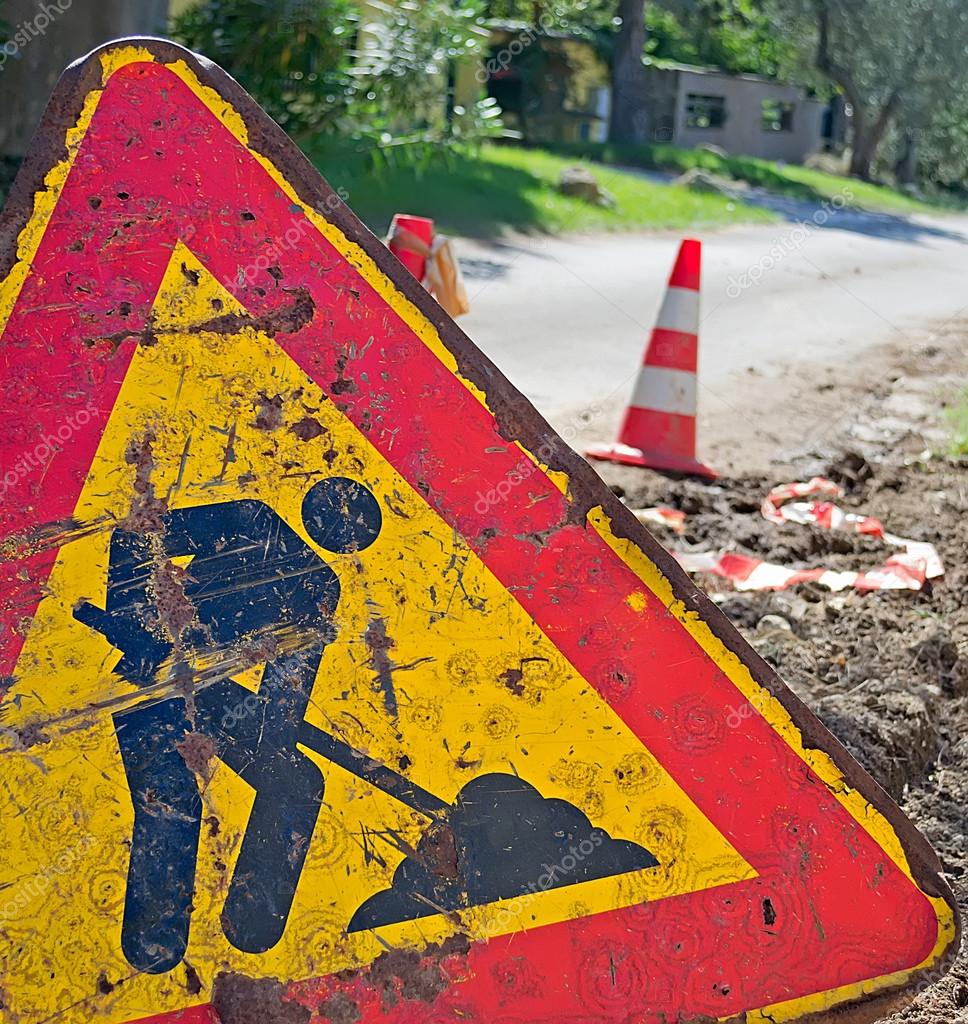 depositphotos_16865623stockphotoworkinprogressroadsign LiveUnict