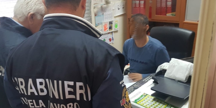 acireale benzinaio estorsioni dipendenti