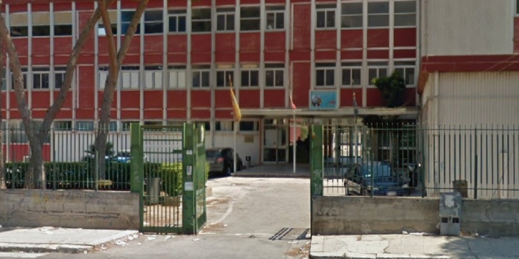 sicilia scuola aggressione bidello