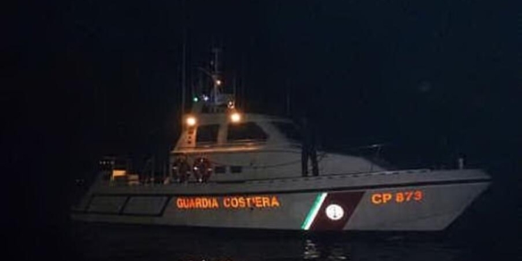 notte ferragosto sicilia guardia costiera