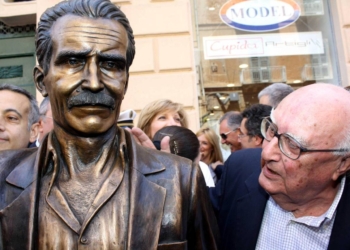 Camilleri e la statua di Montalbano