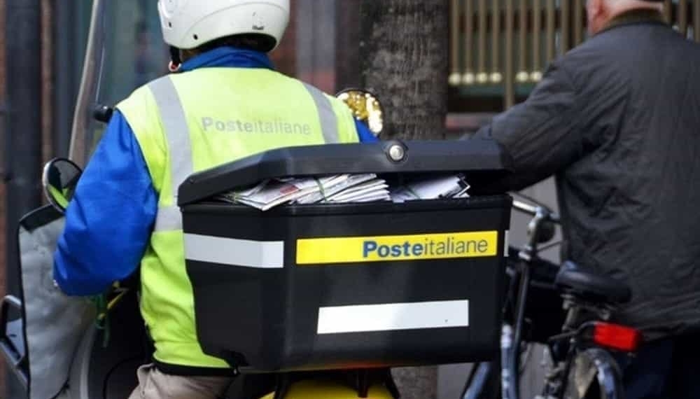 postino poste italiane