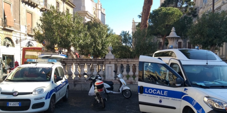 catania piazza duomo sequestro motorini