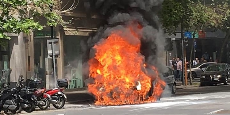 catania auto fiamme vittorio veneto