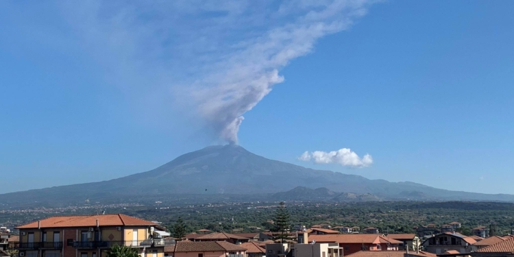 etna eruzione oggi