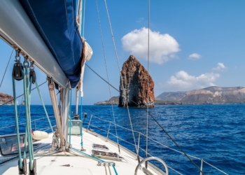 barca a vela isole eolie