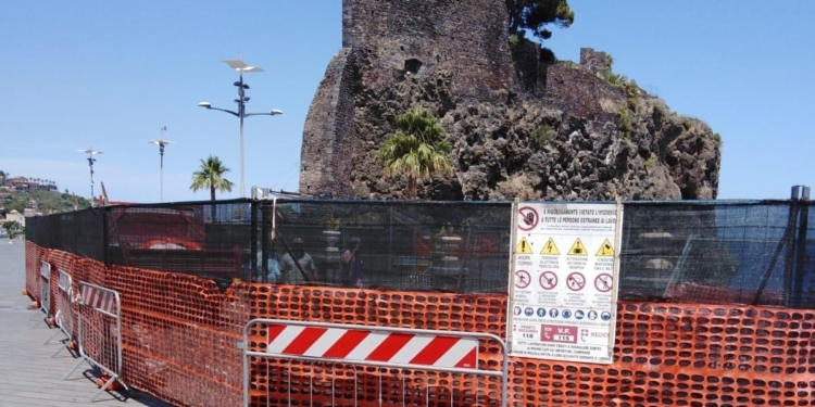 aci castello lavori piazza