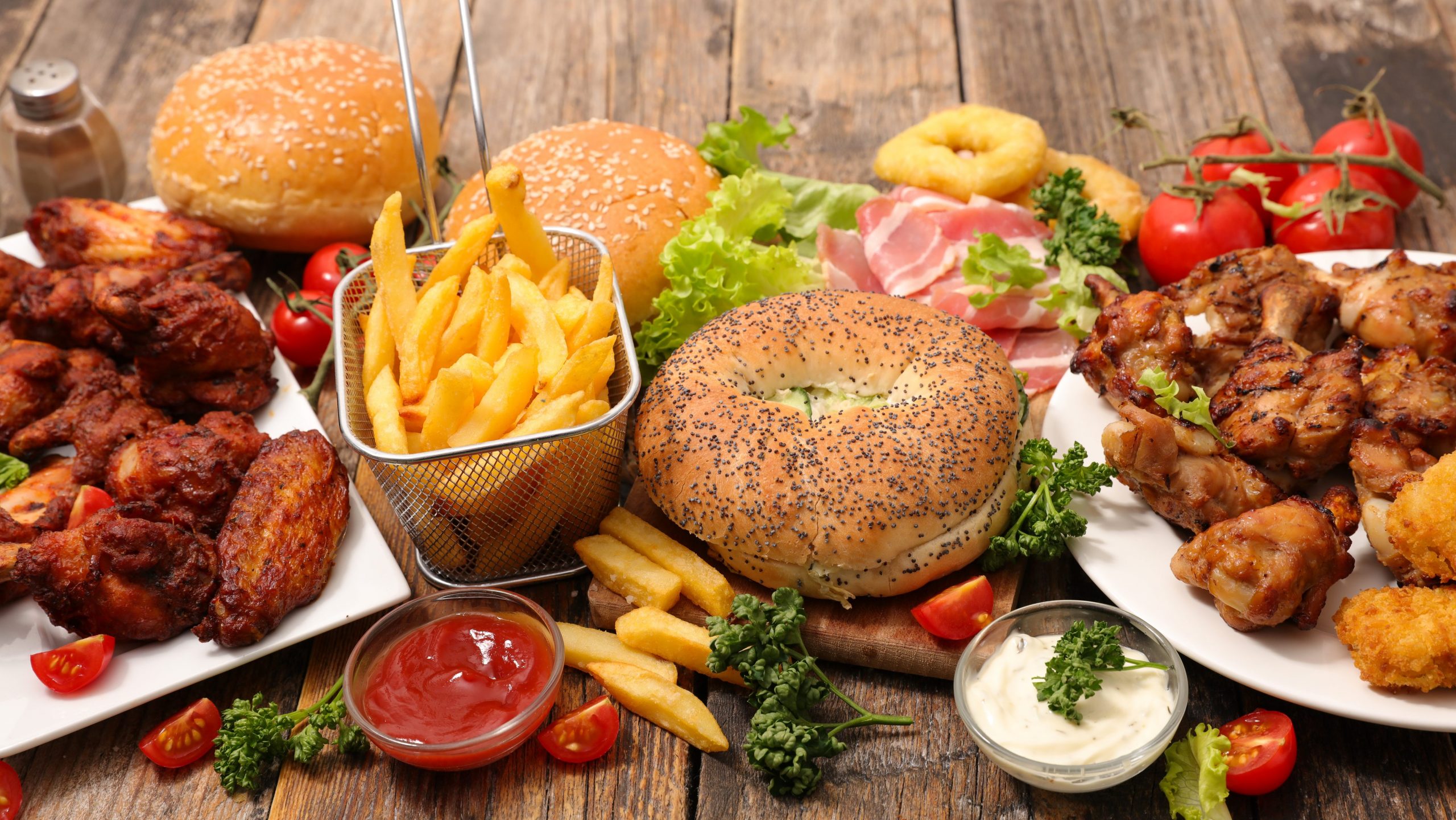 Fast food e gli effetti su salute e ambiente: come è cambiato il modo di  mangiare – LiveUnict