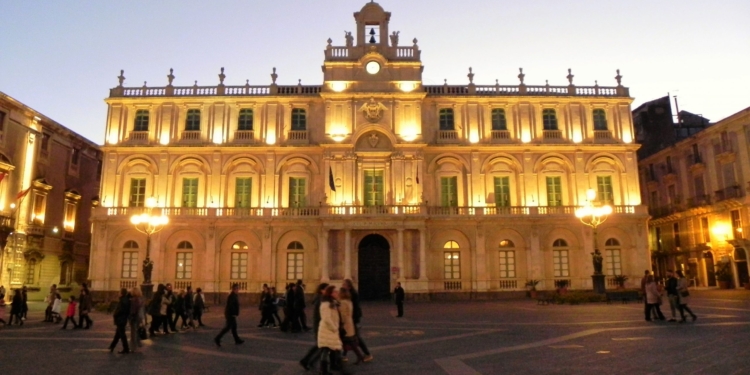 piazza università oggi