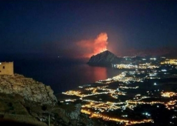 Vista panoramica del Monte in fiamme