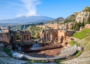 Teatro antico di Taormina ed Etna