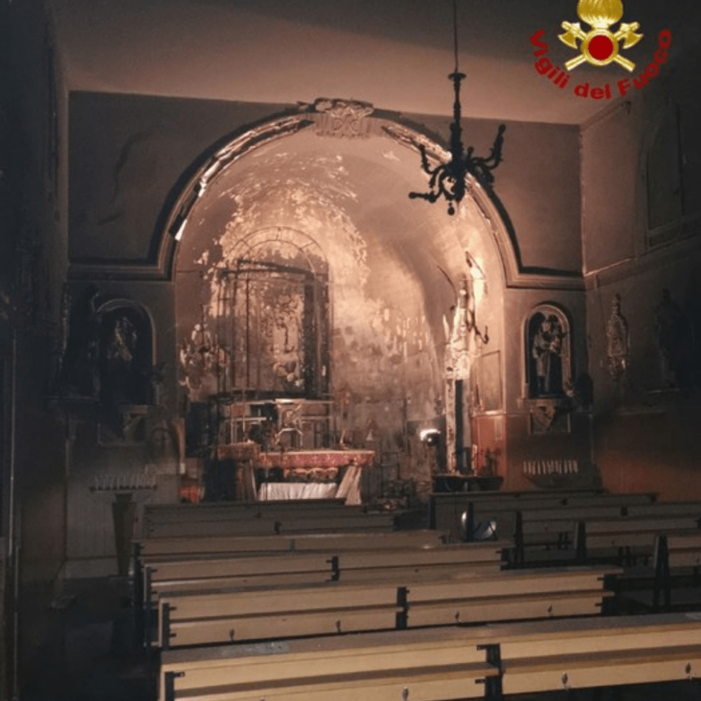 chiesa santa maria del rosario incendio