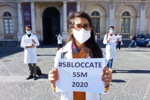 Proteste per sbloccare le scuole di specializzazioni in Medicina