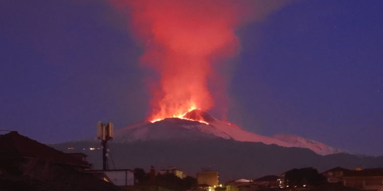 eruzione etna alba