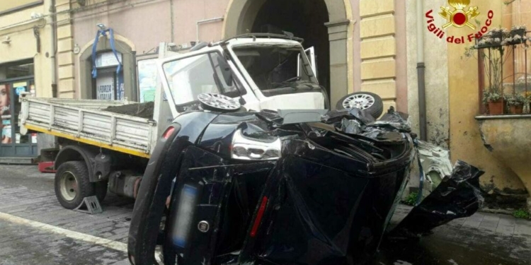 incidente belpasso camion