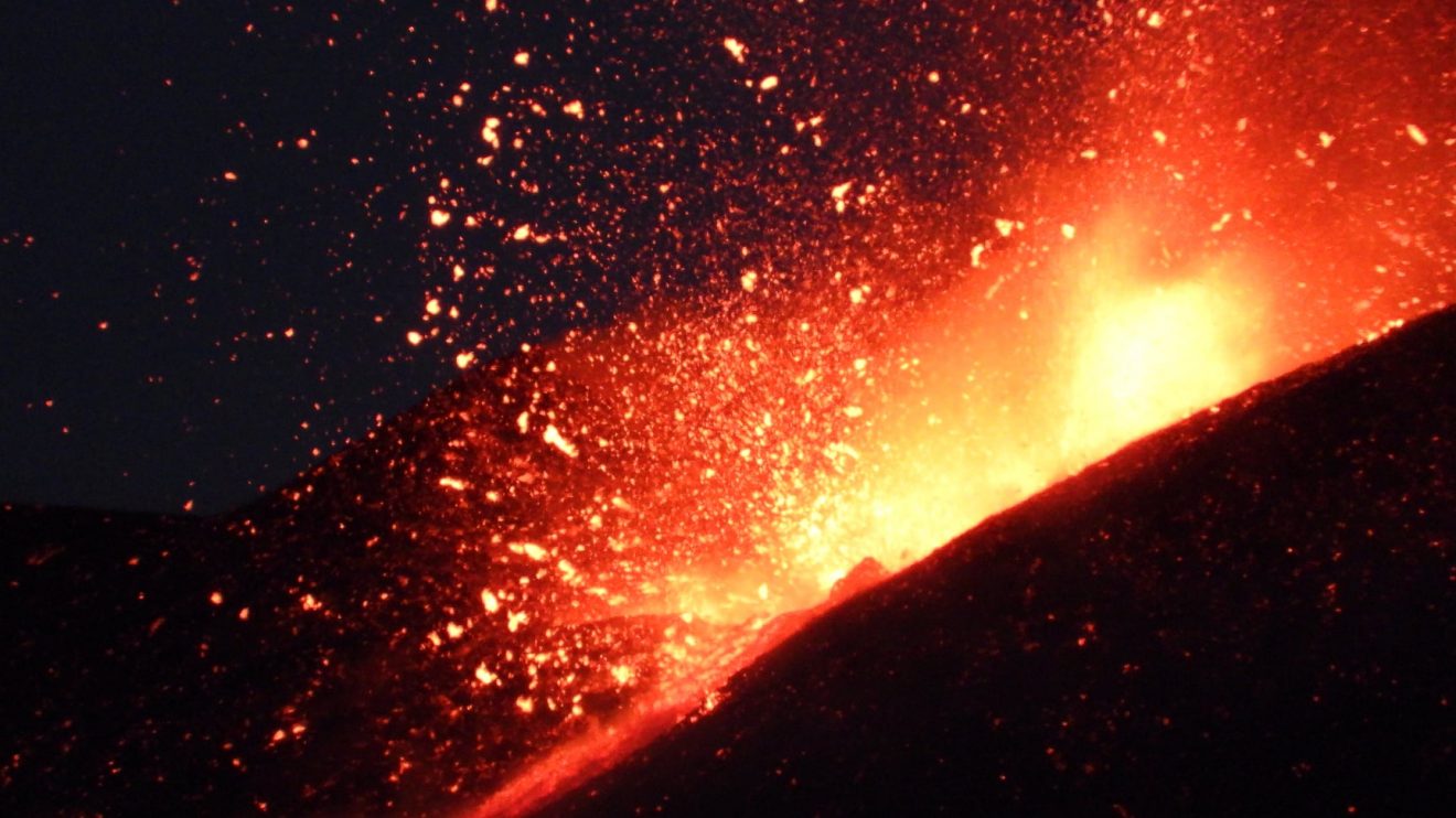 eruzione etna 25 maggio 2021