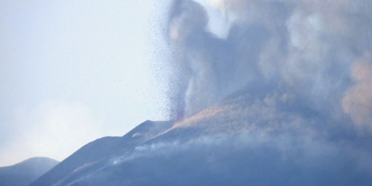 etna eruzione oggi