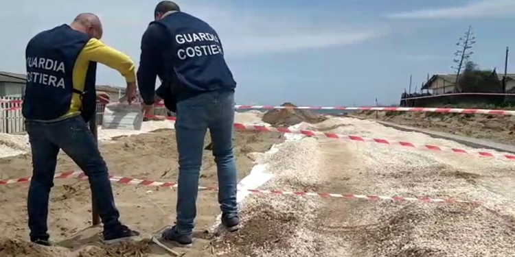 Sequestro sulla playa di Catania