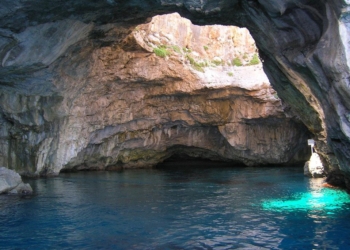 Grotta del Cammello.