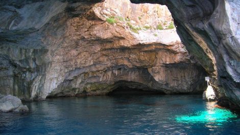 Grotta del Cammello.