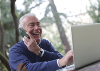 pensionato al computer