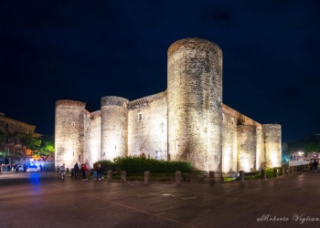 castello ursino illuminato