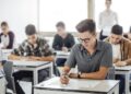 Studenti alle prove scritte degli esami di maturitÃ