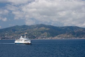 Traghetto per lo Stretto di Messina