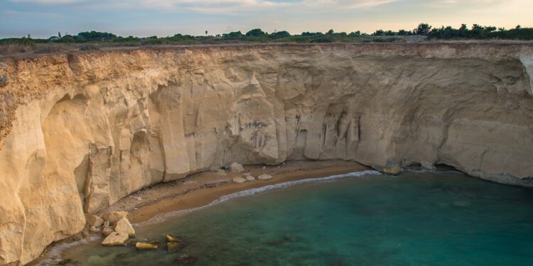 spiaggia della pillirina siracusa