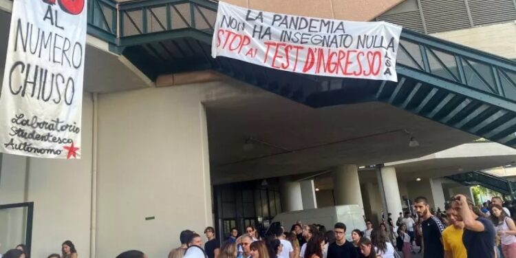 test medicina 2022 sicilia proteste palermo