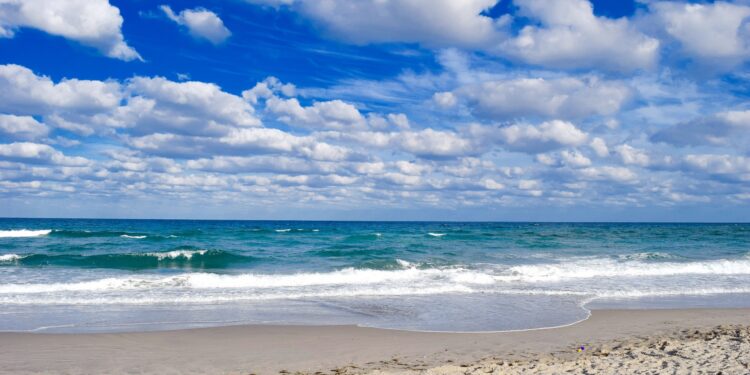 spiaggia nuvole