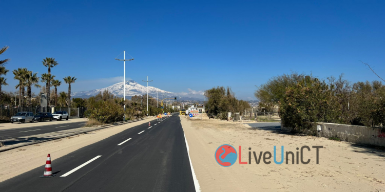 sabbia della playa sulle strade di catania