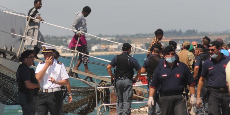 sbarchi sicilia migranti pozzallo