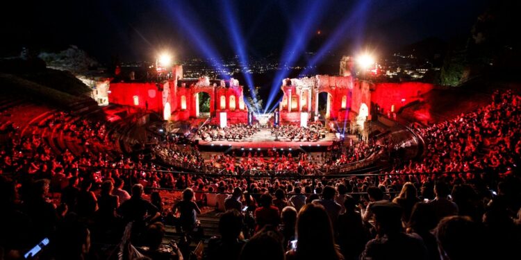 teatro greco di taormina durante taobuk