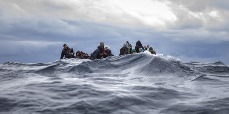 migranti in mare