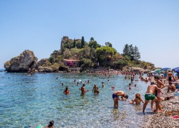 isola-bella-taormina-overtourism