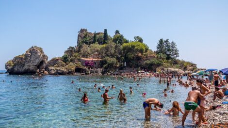 isola-bella-taormina-overtourism
